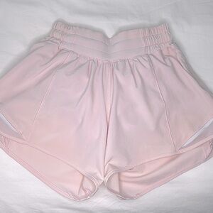 Lululemon Hotty Hot Low-Rise Lined
Short 4", Milkshake, 0.